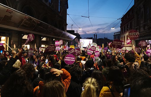 Taksim’deki 25 Kasım Yürüyüşü Yapılamadı, Polis Gaz Sıktı - Toplumsal Cinsiyet Odaklı Habercilik Kütüphanesi