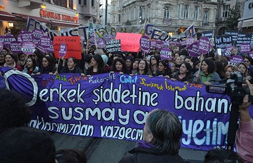 Taksim’deki 25 Kasım Yürüyüşü Yapılamadı, Polis Gaz Sıktı - Toplumsal Cinsiyet Odaklı Habercilik Kütüphanesi